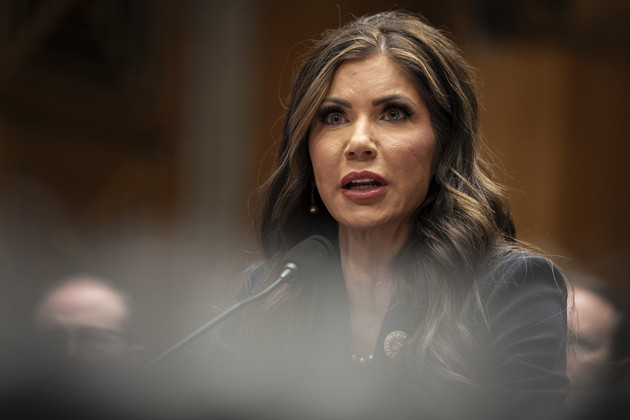 Noem 部長提醒外國人依據長期聯邦法律註冊，否則將面臨法律處罰